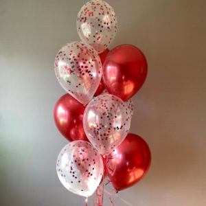 Композиция с красными шарами