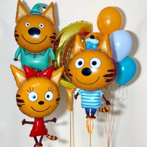 набор с тремя котами и золотой цифрой 6