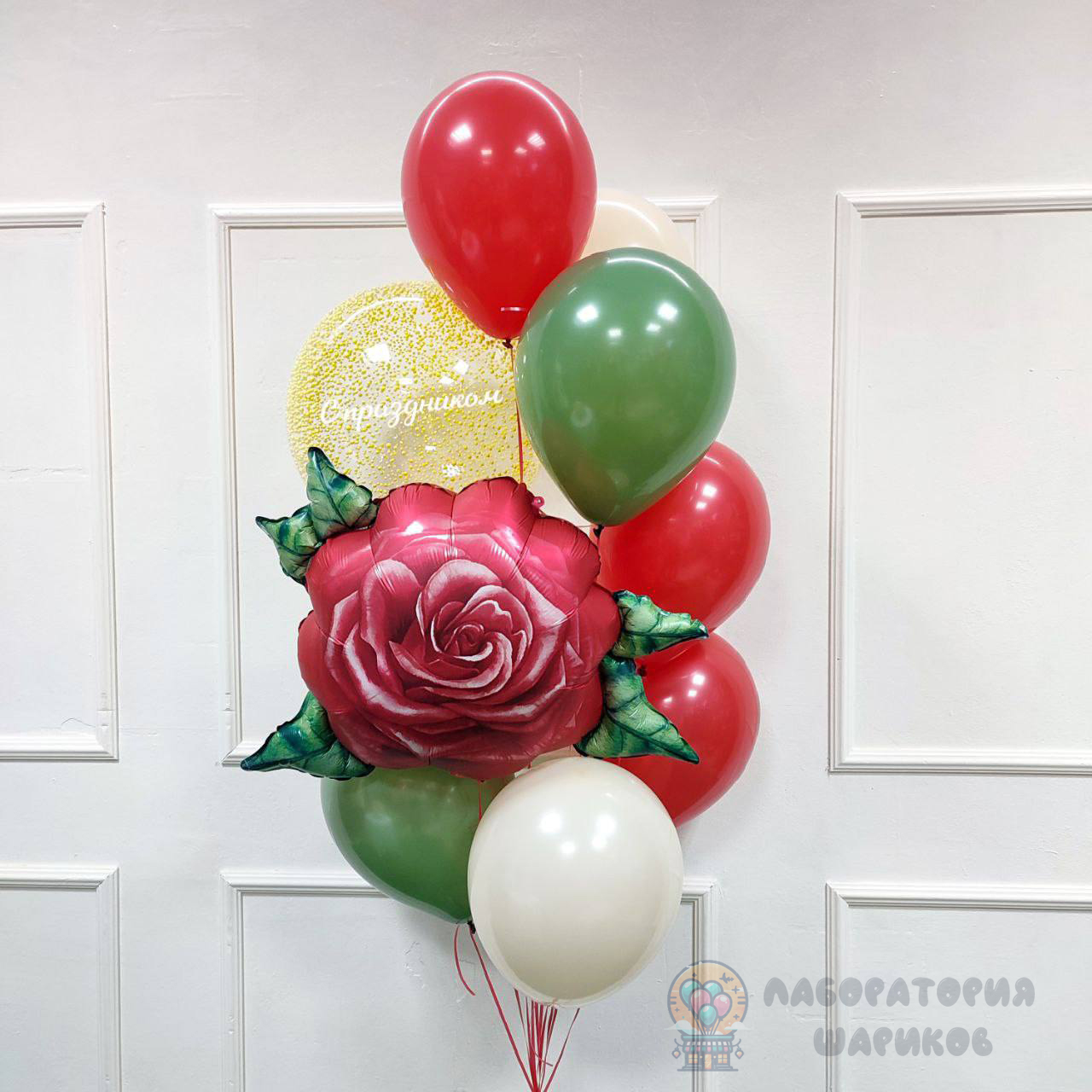 Фонтан из шаров с фольгированной розой